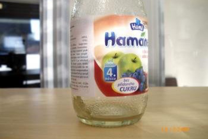 Ilustračný obrázok k článku V dojčenskom nápoji našli sklo! Výrobok mohlo predávať aj Tesco