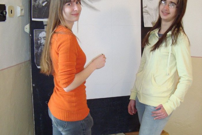 Ilustračný obrázok k článku Deň učiteľov v Dobšinej: Žiačka Gymnázia za 5 dní nakreslila krásny portrét