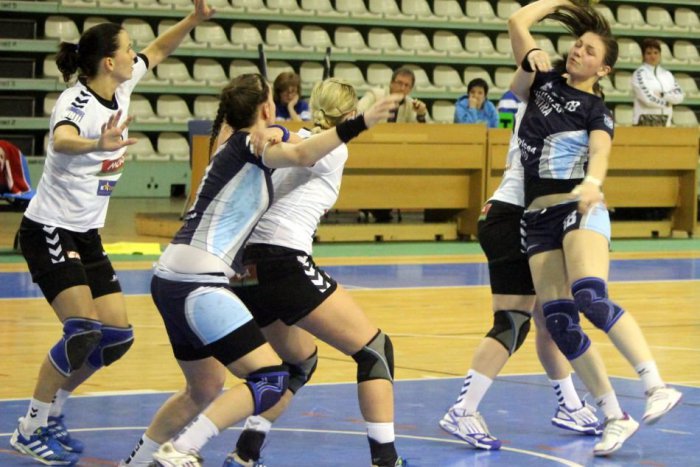 Ilustračný obrázok k článku Podarená rozlúčka so sezónou: Hádzanárky porazili Olomouc