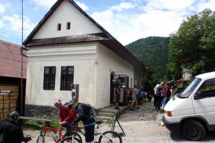 Ilustračný obrázok k článku Prípad hodný osobitného zreteľa: Pohostinstvo Vlkolínec