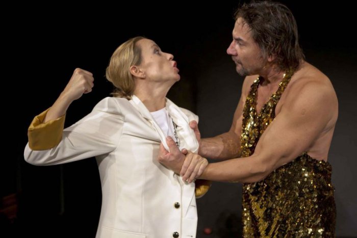 Ilustračný obrázok k článku Predstavenie Medzi nebom a ženou už čoskoro: Do hľadiska si sadne aj Vierka :)