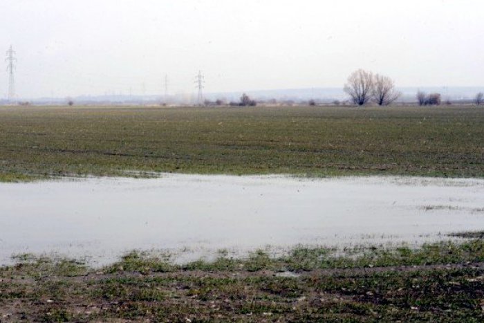 Ilustračný obrázok k článku Pri Rišňovciach sa prepadlo pole: Kráter odkryl kus minulosti