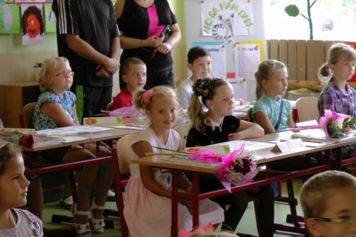 Ilustračný obrázok k článku OBRAZOM: Popradské školy po prázdninách zvlášť vítali prváčikov, jedna z nich si prevzala putovný pohár