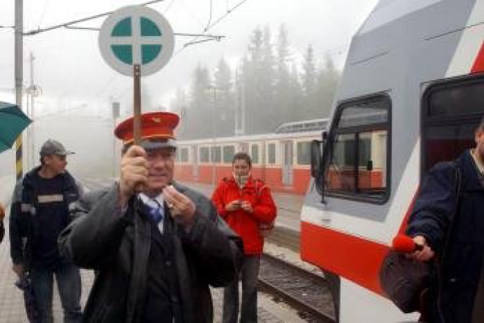 Ilustračný obrázok k článku Električka do Starého Smokovca má výluku. Pozrite sa, kde budú stáť autobusy