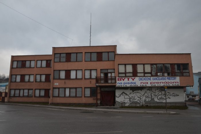 Ilustračný obrázok k článku Krádež za bieleho dňa: Vlnitý plech a v akcii až 8 Rómov