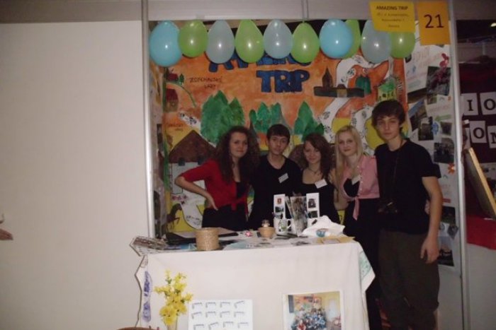 Ilustračný obrázok k článku Úspech našich ôsmakov na významnej súťaži: Porotu ohúrili siedmimi divmi Revúcej