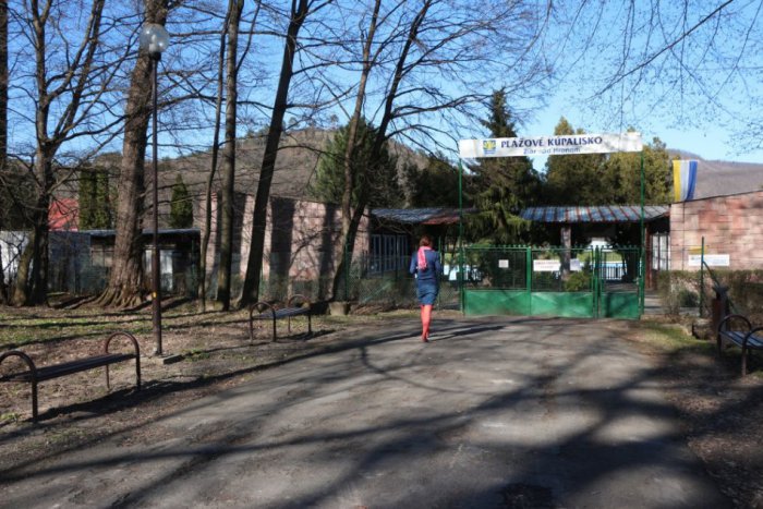 Ilustračný obrázok k článku Poslanci mimoriadne: Prenájom bufetov na plážovom schválený