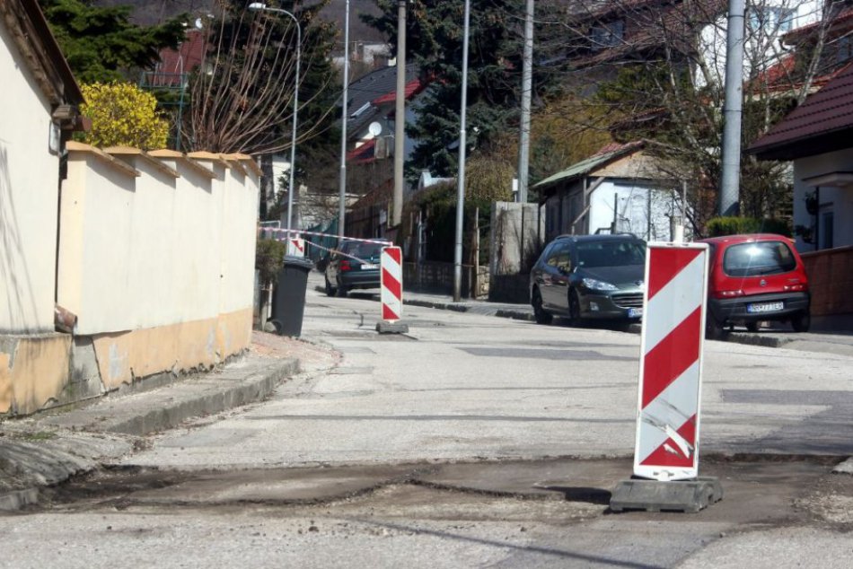 Ilustračný obrázok k článku Došla im trpezlivosť: Obyvatelia spod Zobora spísali petíciu!