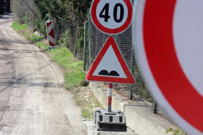 Ilustračný obrázok k článku Motoristi, pozor na obmedzenia: Veľkoplošná oprava skomplikuje dopravu