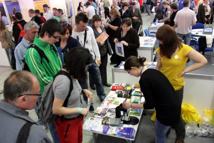 Ilustračný obrázok k článku Zabezpečte si budúcnosť na jedinečnom veľtrhu: Na výber je práca aj štúdium