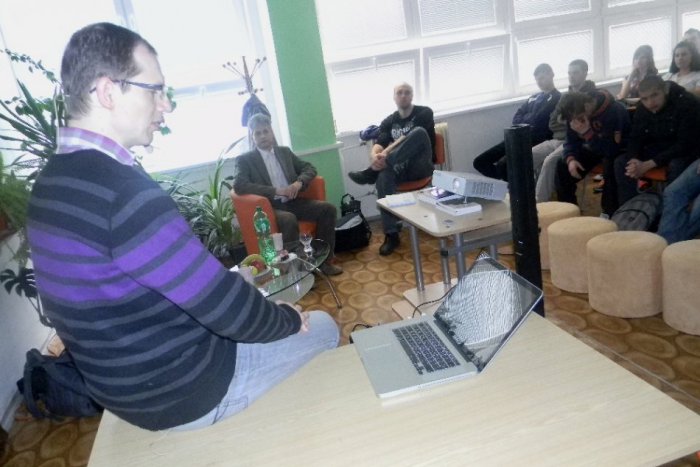 Ilustračný obrázok k článku Prednášky letnej čitárne finišujú: Poslednou bude Pecha Kucha Night