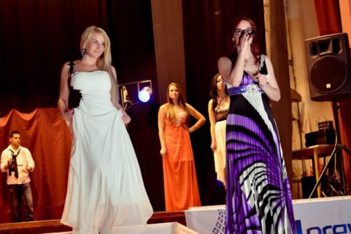 Ilustračný obrázok k článku OBRAZOM: Finalistky Miss stredných škôl predviedli nádherné šaty, ukázali sa aj v plavkách