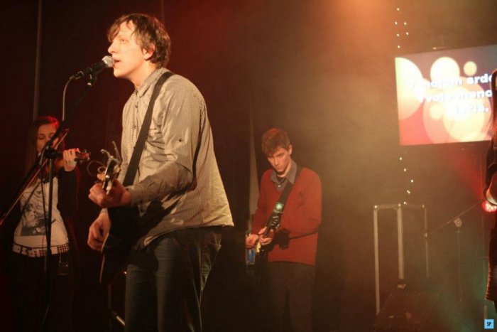 Ilustračný obrázok k článku Kino Hron na Sliači sa opäť zaplní: Otvorené stretko Zlomení láka ľudí z celého Slovenska