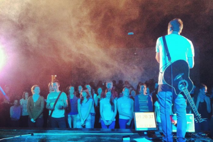 Ilustračný obrázok k článku Otvorené stretnutie Zlomení so skupinou eSPé: V Sliači sa opäť stretnú stovky mladých