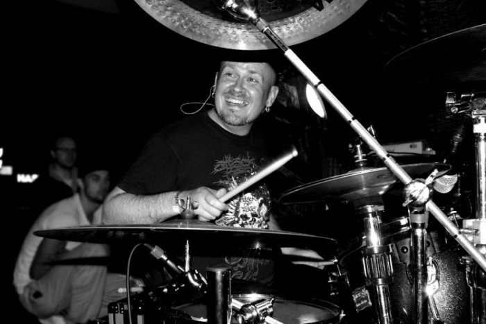 Ilustračný obrázok k článku SERIÁL. Bubeník Marián Serva (35): Živiť sa hudbou je utópia