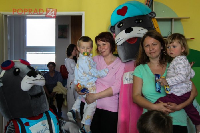 Ilustračný obrázok k článku Vydry Olívia a Oskar potešili malých pacientov sladkosťami. Prispeli ste možno aj vy