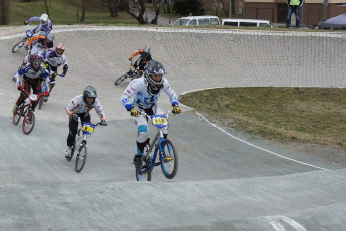 Ilustračný obrázok k článku Mikulášski bikrosári v Pardubiciach nesklamali