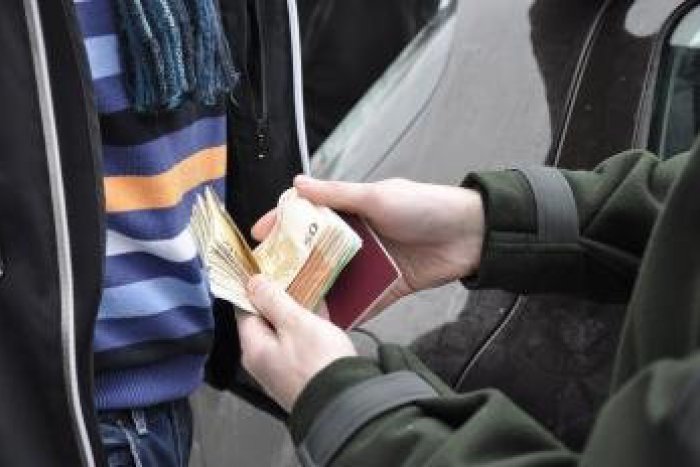 Ilustračný obrázok k článku Varovanie polície: Podvodník ako pracovník sociálnej poisťovne vymáha dlh