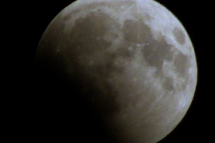 Ilustračný obrázok k článku Dnes večer magické divadlo: Čiastočné zatmenie mesiaca v Astrokabinete v Nových Zámkoch