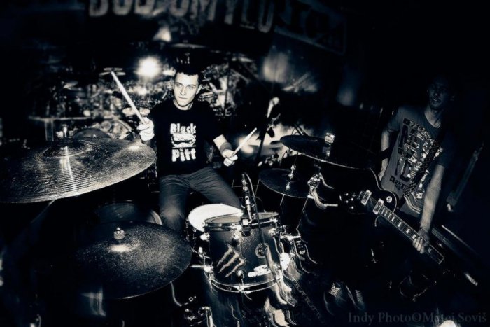 Ilustračný obrázok k článku Neseď doma tour: V Žiline zahrajú tri talentované kapely