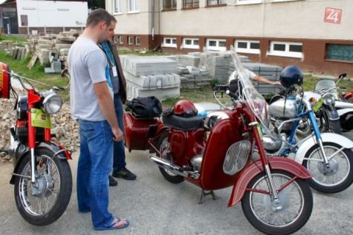 Ilustračný obrázok k článku Nádherné retro na Štiavničkách: Stretnutie veteránov, ktoré učaruje každému motorkárovi