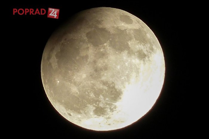 Ilustračný obrázok k článku Vesmírne telesá sa postarali o krásne divadlo: Takto sa nám skryl kúsok Mesiaca