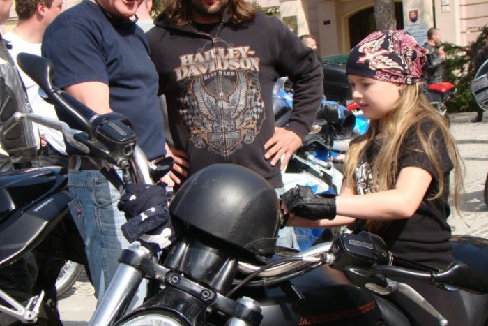 Ilustračný obrázok k článku V Mikuláši sa zatriaslo námestie: Motorkári tak symbolicky odštartovali sezónu