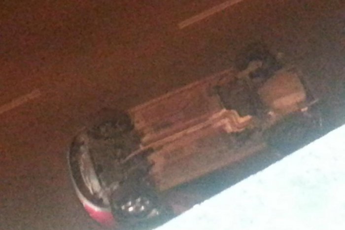 Ilustračný obrázok k článku Vážna dopravná nehoda na Štúrovej: Auto skončilo na streche!