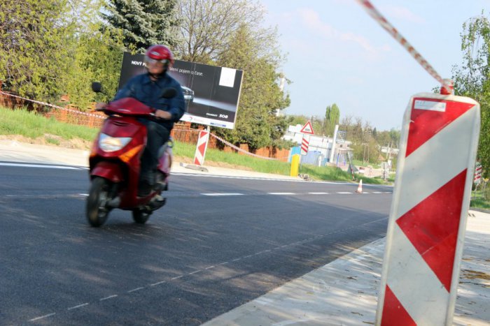 Ilustračný obrázok k článku Dlhé roky čakania a týždne obmedzení: Cesta pri pekárňach je dokončená!