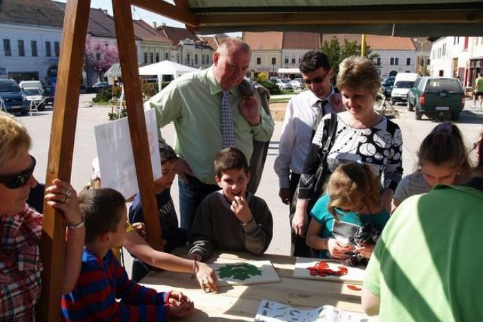 Ilustračný obrázok k článku FOTOREPORTÁŽ: Lesnícky deň na rožňavskom námestí