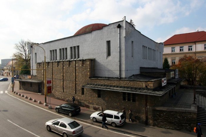 Ilustračný obrázok k článku Dražba diel významných umelcov: Výťažok z aukcie pôjde na rekonštrukciu žilinskej Novej synagógy