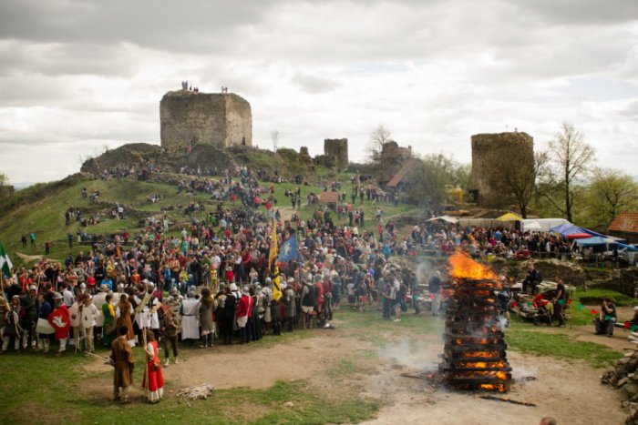 Ilustračný obrázok k článku Dobývanie  Šarišského hradu: Nedeľné popoludnie ako v rozprávke