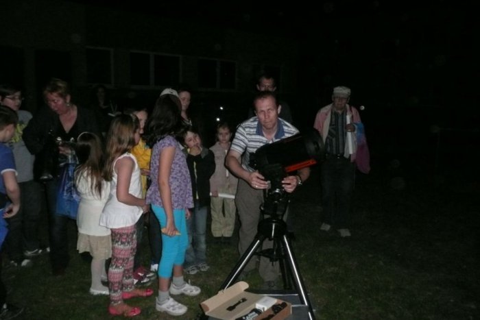 Ilustračný obrázok k článku Škola zorganizovala astronomický deň: Žiaci pozorovali planéty Jupiter, či Saturn