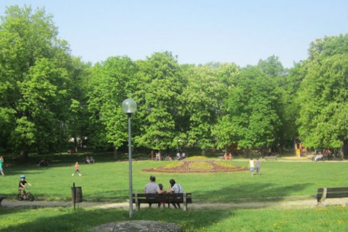 Ilustračný obrázok k článku Sociálna sieť ako spovednica: Prečítajte si, aké tajomstvá zverejňujú Lučenčania na Facebooku