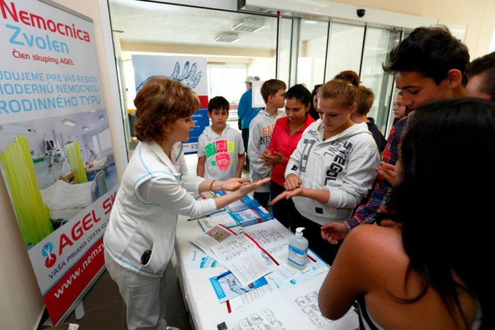 Ilustračný obrázok k článku Špeciálny deň vo zvolenskej nemocnici: 300 ľudí sa učilo správne si umývať ruky