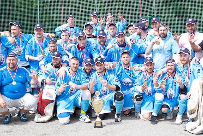 Ilustračný obrázok k článku Hokejbalisti zavŕšili hetrik: Stali sa majstrami Slovenska!