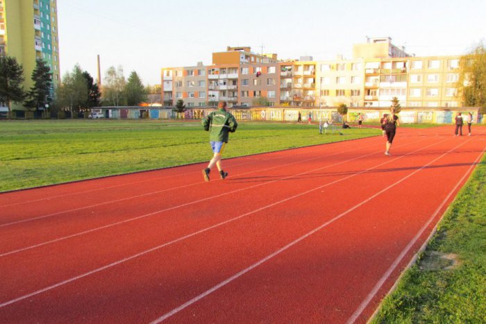 Ilustračný obrázok k článku Množstvo Michalovčanov podľahlo behu: Na okruhu sa ich denne vystriedajú desiatky