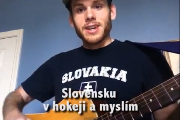 Ilustračný obrázok k článku Známy Američan Mark Christensen drží Slovákom palce: Naspieval našu hokejovú hymnu!