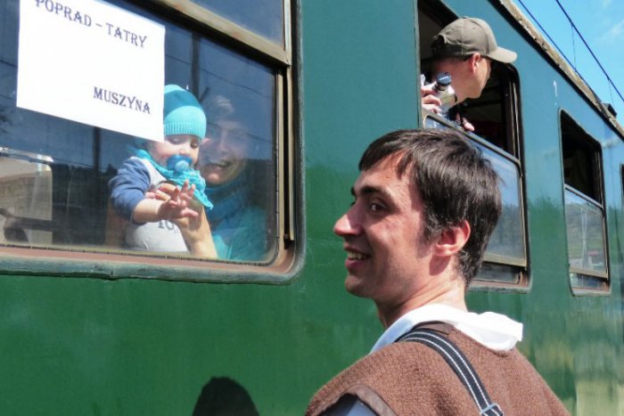 Ilustračný obrázok k článku VIDEO: Historický vlak vyrazil pod hrad Ľubovňa, odtiaľ si nakrátko zašiel do  Poľska