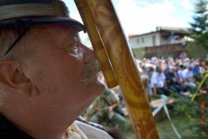 Ilustračný obrázok k článku Fujara na Zvolenskom zámku: Na víkendovom festivale sa predvedie takmer 100 fujaristov