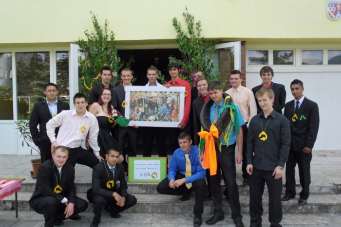 Ilustračný obrázok k článku Štvrtáci sa lúčili.....Čaká ich akademický týždeň a potom skúšky dospelosti