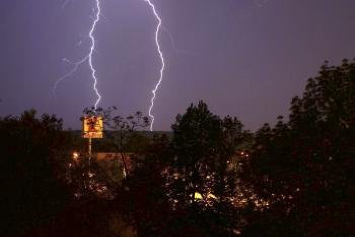 Ilustračný obrázok k článku Búrky v našom okrese: Meteorológovia vydali výstrahu