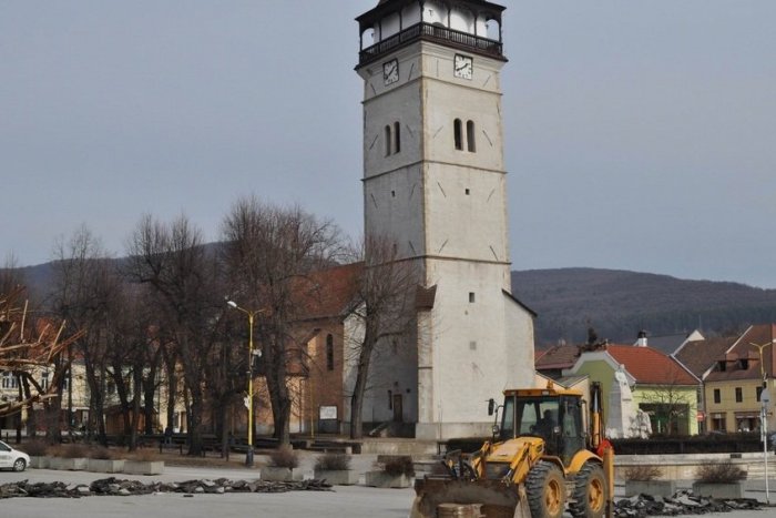 Ilustračný obrázok k článku V Rožňave je naplánovaná uzávierka Námestia baníkov až do konca mesiaca