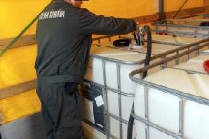 Ilustračný obrázok k článku Krádež nafty v Hrabušiciach: Z odstavenej Tatry zmizlo až 220 litrov