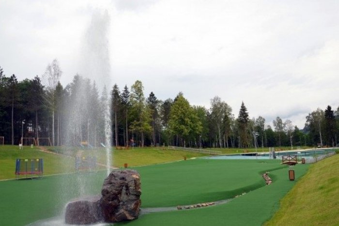 Ilustračný obrázok k článku Novinky na Sninských rybníkoch: Nafukovací futbal, detská lanovka či zľavy pre domácich