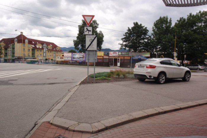 Ilustračný obrázok k článku Matej (20) išiel osláviť lup do krčmy