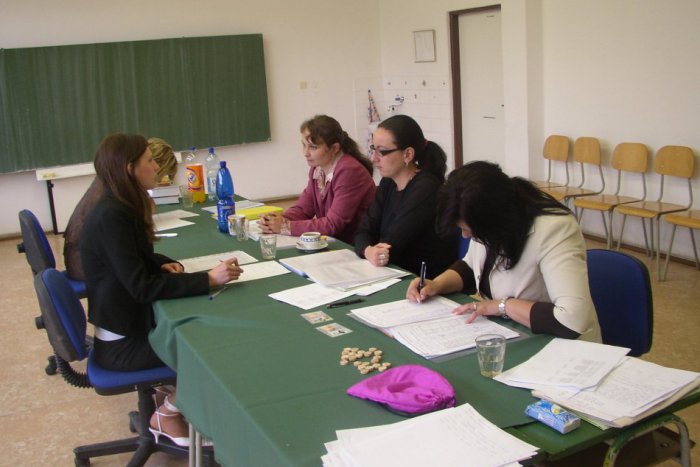 Ilustračný obrázok k článku Študenti sa zapotia! Pred sebou majú ústnu skúšku dospelosti