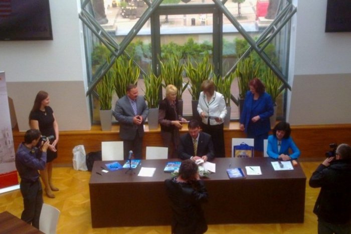 Ilustračný obrázok k článku Primátor raňajkoval so zástupcami ukrajinských podnikov: V historickej Radnici podpísali spoluprácu