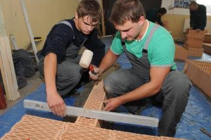 Ilustračný obrázok k článku Začala sa súťaž Mladý murár: Mesto reprezentuje družstvo zo SOŠ v Spišskej Novej Vsi