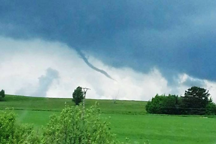Ilustračný obrázok k článku Prírodný úkaz na oblohe: Cez Liptov sa prehnalo tornádo